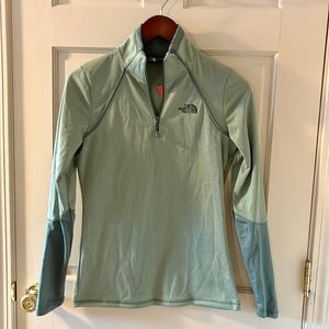 New with tags North face half zip up